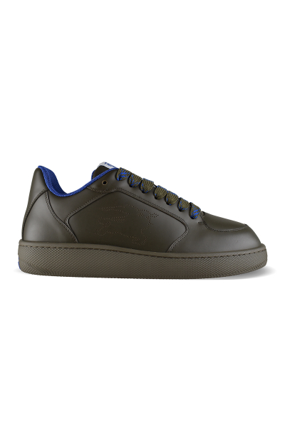 Voorraad sneakers