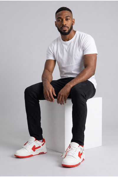Off-White Out of Office Sneakers in Weiß und Rot – am Model getragen